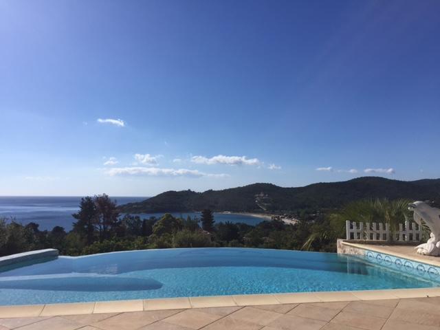 Superbe Vue Avec Piscine A Debordement Villa Sari-Solenzara