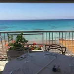 Ajaccio Magnifique T2 45m2 neuf 5 personnes Clim wifi stationnement gratuit centre ville plage à 300m