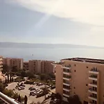 F2 Grand Standing