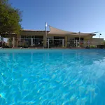 maison kiwi avec piscine chauffée terrasse jardin et bbq à Calvi