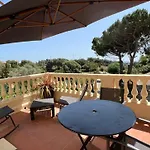 Appartement Calme Avec Terrasse Proche Du Centre Ville Et De La Mer, Parking, Internet