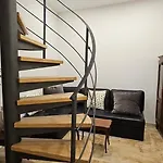 Bel & Ancien Appartement T3 Renove Dans Sartene