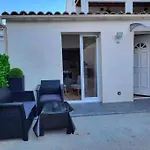 Maisonnette Entre Ville Et Campagne