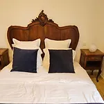 Bel & Ancien Appartement T3 Renove Dans Sartene