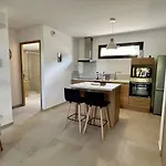 Appartement Climatise Neuf Au Calme, Proche Centre-Ville, 4 Minutes En Voiture Plage Et Commerces