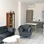 Appartement En Rez-De-Jardin 3 Pieces Avec Climatisation Et Parking Pres D'Ajaccio - Fr-1-61-615