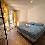 Bas De Villa Climatise Et Wifi 2 Chambre Pour 4 Personnes Et Petite Vue Mer