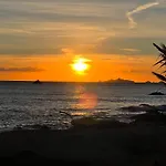 Cabanon Sur La Plage Vue Sur Les Sanguinaires