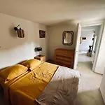 Charmant Petit Appartement Place De L Eglise
