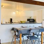 Appartement T3 Avec Terrasse & Clim, 6 Couchages, A 1.3 Km De La Plage - Fr-1-63-309