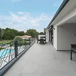 Tres Belle Villa A Ghisonaccia Avec Piscine Chauffee