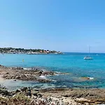 Appartement 2P5C A Lumio Avec Clim, Parking Et Terrasse A 100M De La Plage - Fr-1-63-283