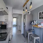 Ajaccio: Appartement 3 Pieces, Terrasse, Clim, Parking, Internet, Proche Centre Et Commerces - Fr-1-61-528