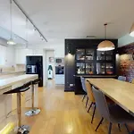 Une Villa Familiale Authentique Et Calme Avec Piscine