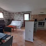 Bergerie En Pierres Et Oliveraie