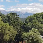 Le Pailler 2P Et 3 Enfants Sous Le Tipi
