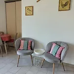 Appartement Papillon Avec Piscine Et Vue Mer
