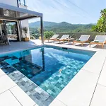 Nouveaute ! Magnifique Villa De Standing Avec Piscine, Entre Mer Et Montagnes, A 3 Minutes Des Plus Belles Plages De La Rive Sud