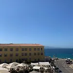 Le Laetitia - Appartement De Charme Dans La Vieille Ville Avec Vue Mer