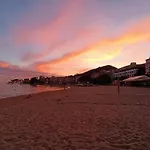 Joli T2 Central Face A La Plage