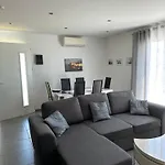 A 700M De La Plage,Villa Famiglia Avec Piscine
