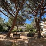 Grand Studio Rez De Jardin Avec Parking A 5 Min A Pieds De La Mer Et Commerces