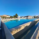 Appartement Avec Piscine A 2 Pas De La Plage