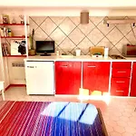 Studio Avec Piscine Ruppione