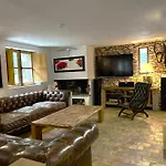 Villa De Type Bergerie 3 Chambres Avec Piscine