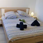 Enola - Sea View Terrace Parking - By Tgb
