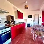 Agreable 2 Pieces Dans Villa Avec Piscine