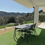Bas De Villa Contemporaine Avec Vue Degagee