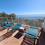 6-Person Apartment In Sea View Villa With Jacuzzi