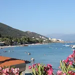 Beau Studio Routes Des Sanguinaires Proche De La Plage