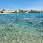 Marine De Bravone T2 Terrasse Front De Mer - Plage Pieds Dans L'Eau - Clim - Piscine - Wifi