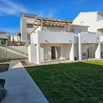 Marine De Bravone T2 Terrasse Front De Mer - Plage Pieds Dans L'Eau - Clim - Piscine - Wifi