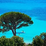 Eden Cala Rossa Appartement 3 Chambres Et Grande Terrasse Dans Residence Hoteliere Fiori Di Cala Rossa A Lecci