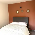 Apartment With Garden And Pool