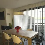 Haut De Villa Avec Piscine Au Bord De Mer