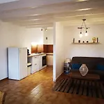 Charmant T2 Avec Grande Terrasse Et Vue Degagee