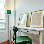 Flavie - Hypercentral Cosy Modern - By Tgb
