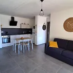 Apt 4 Pers - All Comforts - Sea And Mountain View