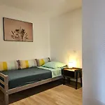 Appartement Bas De Villa Avec Acces Piscine