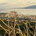 Les Galets Bleus De Calvi