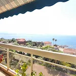 Apartment With Sea View Balcony