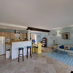 La Villa Acacia