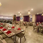 Mantris Hotel