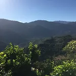 GITE , Maison de vacances avec extérieur et terrasse fleurie