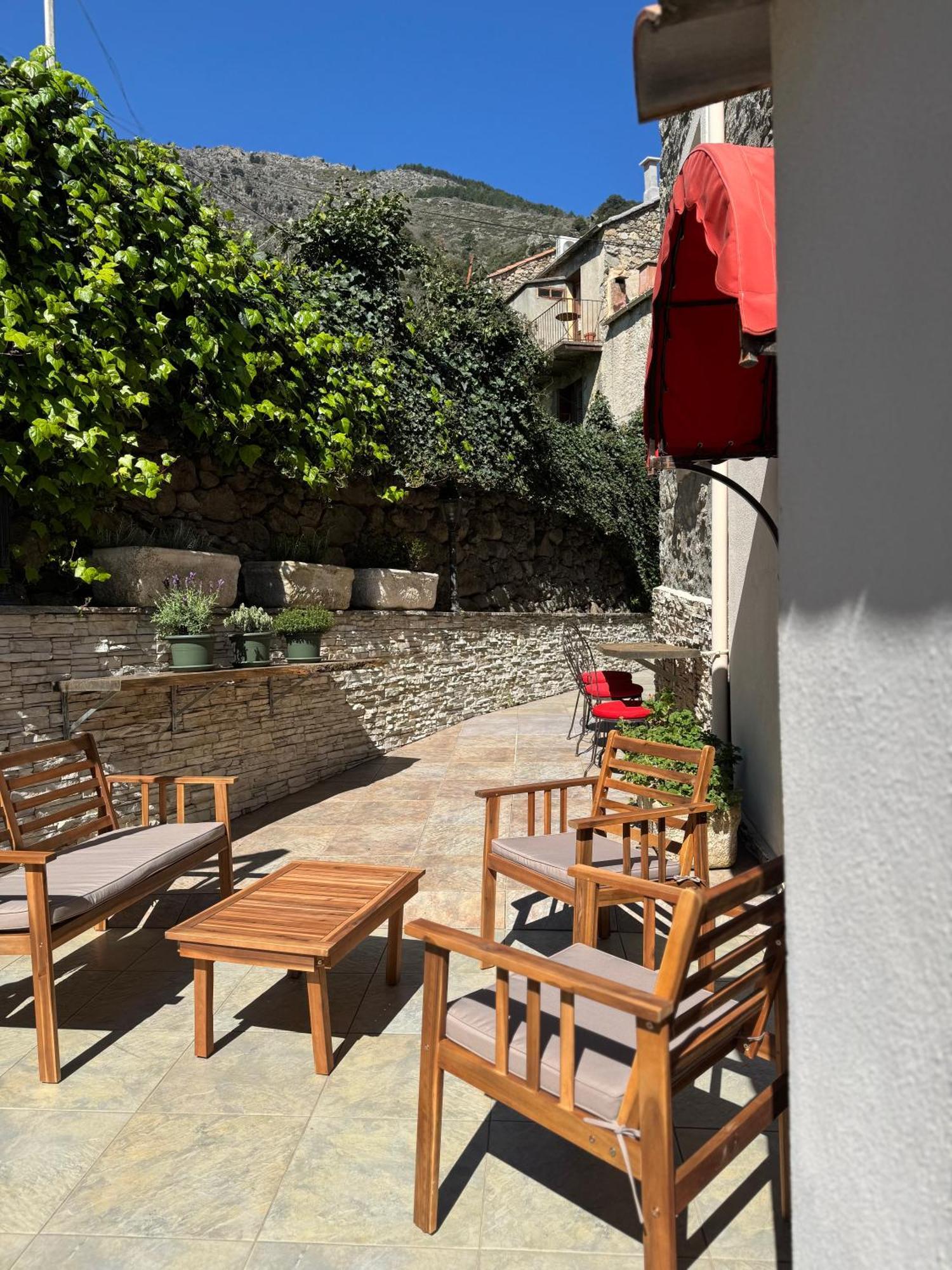Hotel U Palazzu & Venaco (Corsica)