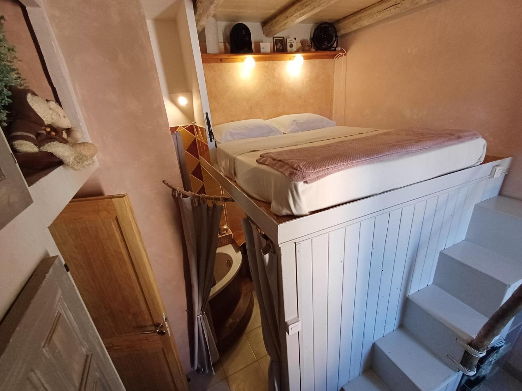 Homestay Casaluna, Climatisee Dans Maison De Village *